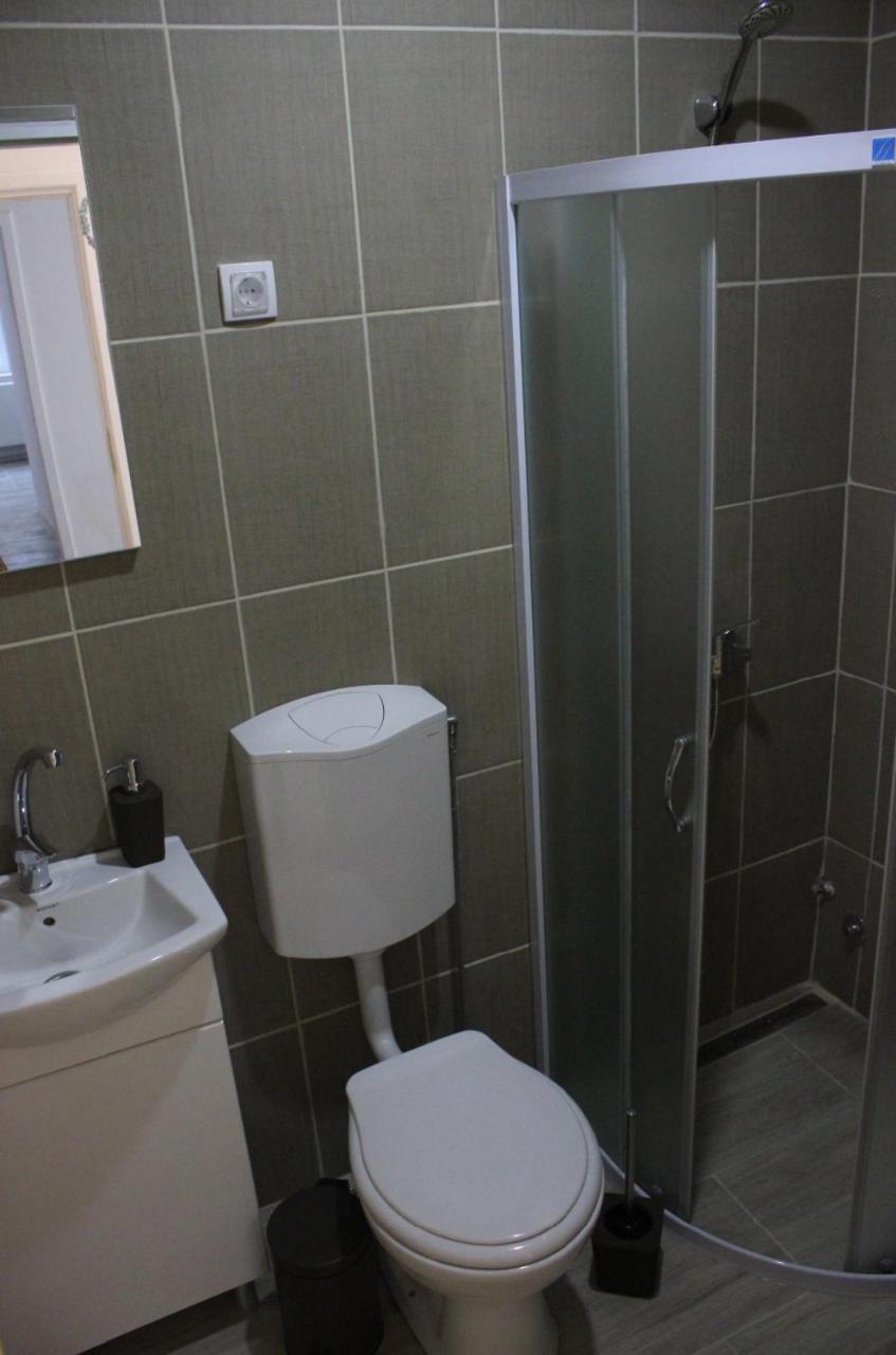 Apartmani Maja Zrenjanin Buitenkant foto
