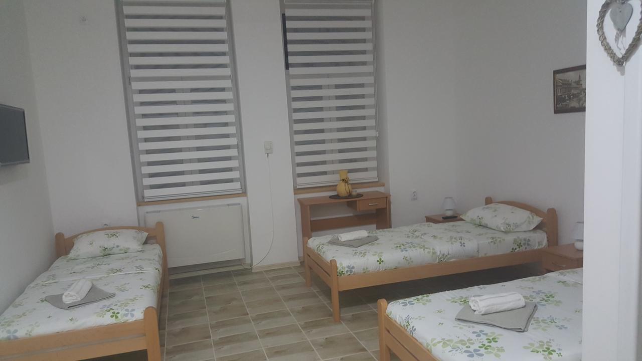 Apartmani Maja Zrenjanin Buitenkant foto