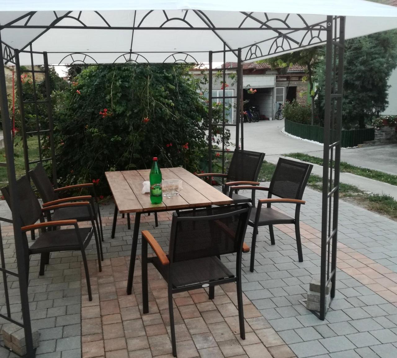 Apartmani Maja Zrenjanin Buitenkant foto