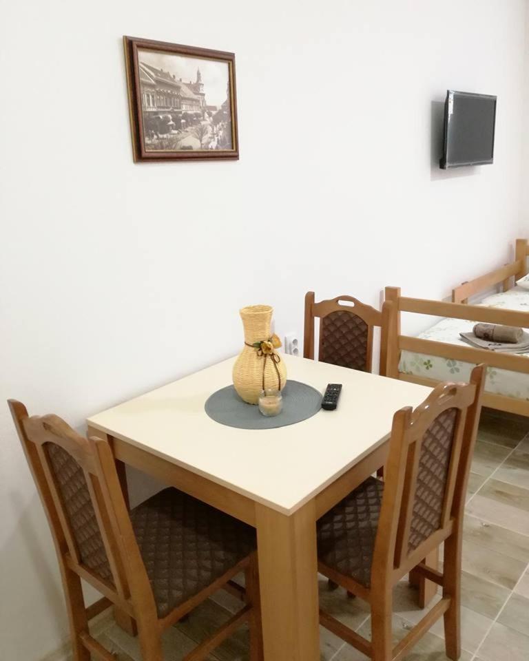 Apartmani Maja Zrenjanin Buitenkant foto